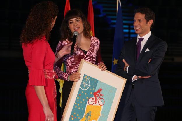Entrevista a Sheyla Gutiérrez tras recibir su galardón. :: juan marín