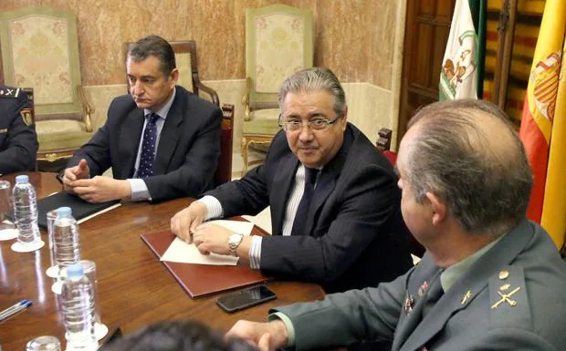 Zoido, en una reunión con mandos de las fuerzas de seguridad del Estado. 