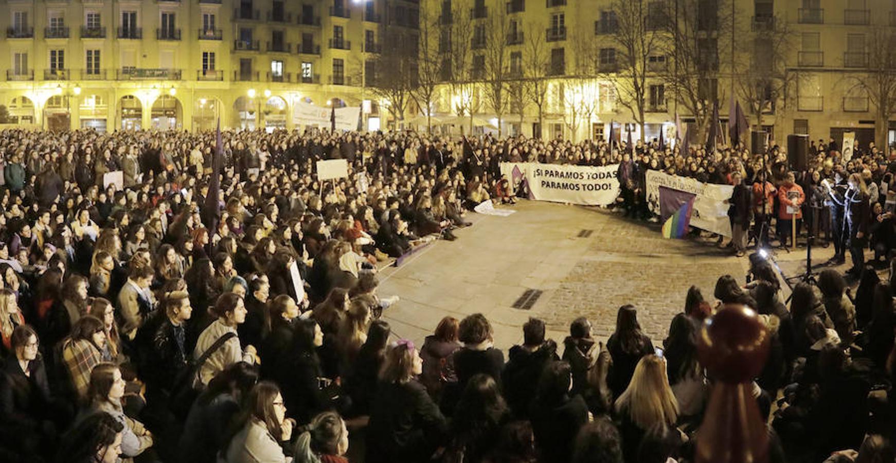 Colorista y multitudinaria manifestación promovida en Logroño por la Coordinadora feminista. 