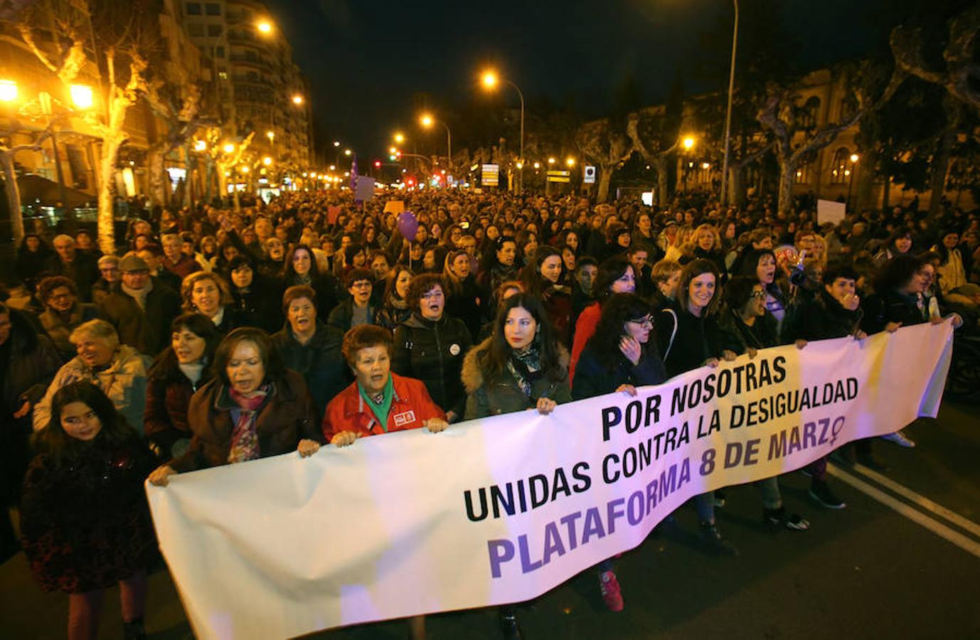 Logroño ha vivido una multitudinaria exhibición de solidaridad y respuesta contra la discriminación femenina en el Día Internacional de la Mujer. Mujeres de toda edad y condición salieron a la calle en repulsa contra cualquier tipo de exclusión por razones de sexo.