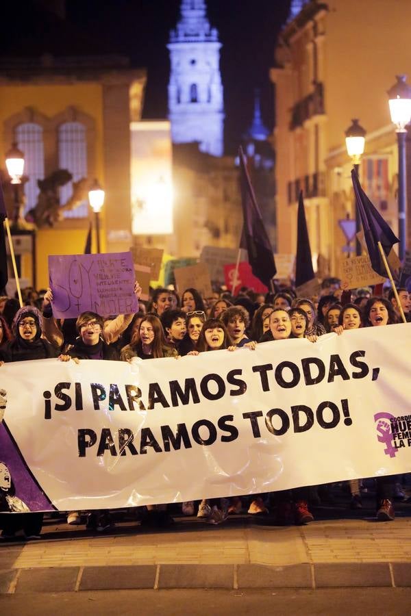 Multitudinaria ha sido la manifestación de despedida del Día Internacional de la Mujer organizada por la Coordinadora Huelga Feminista