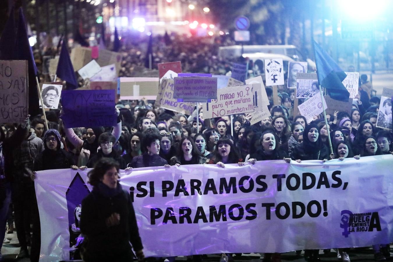 Multitudinaria ha sido la manifestación de despedida del Día Internacional de la Mujer organizada por la Coordinadora Huelga Feminista