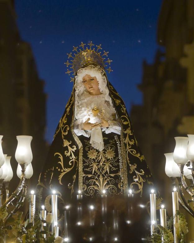 Paso de la Virgen de la Soledad. 