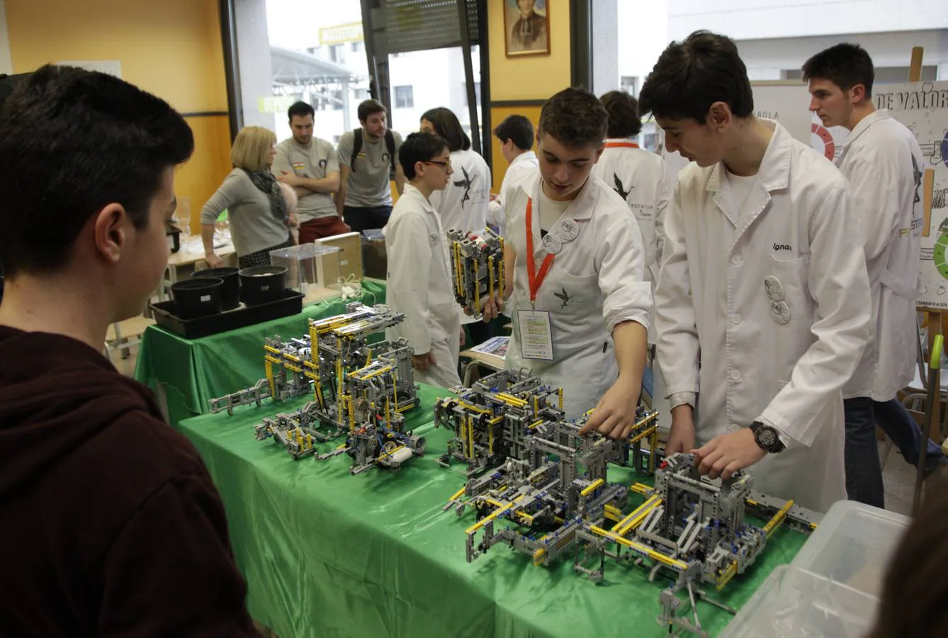 Más de 700 jóvenes de toda España se enfrentan en el evento, celebrado en el colegio Maristas de Logroño