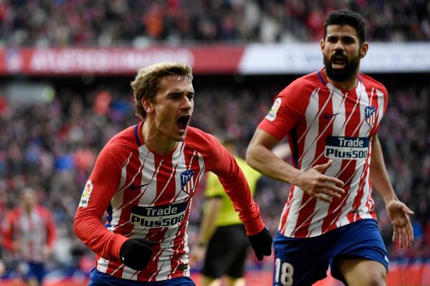 Griezmann celebra su gol con Diego Costa. :: afp