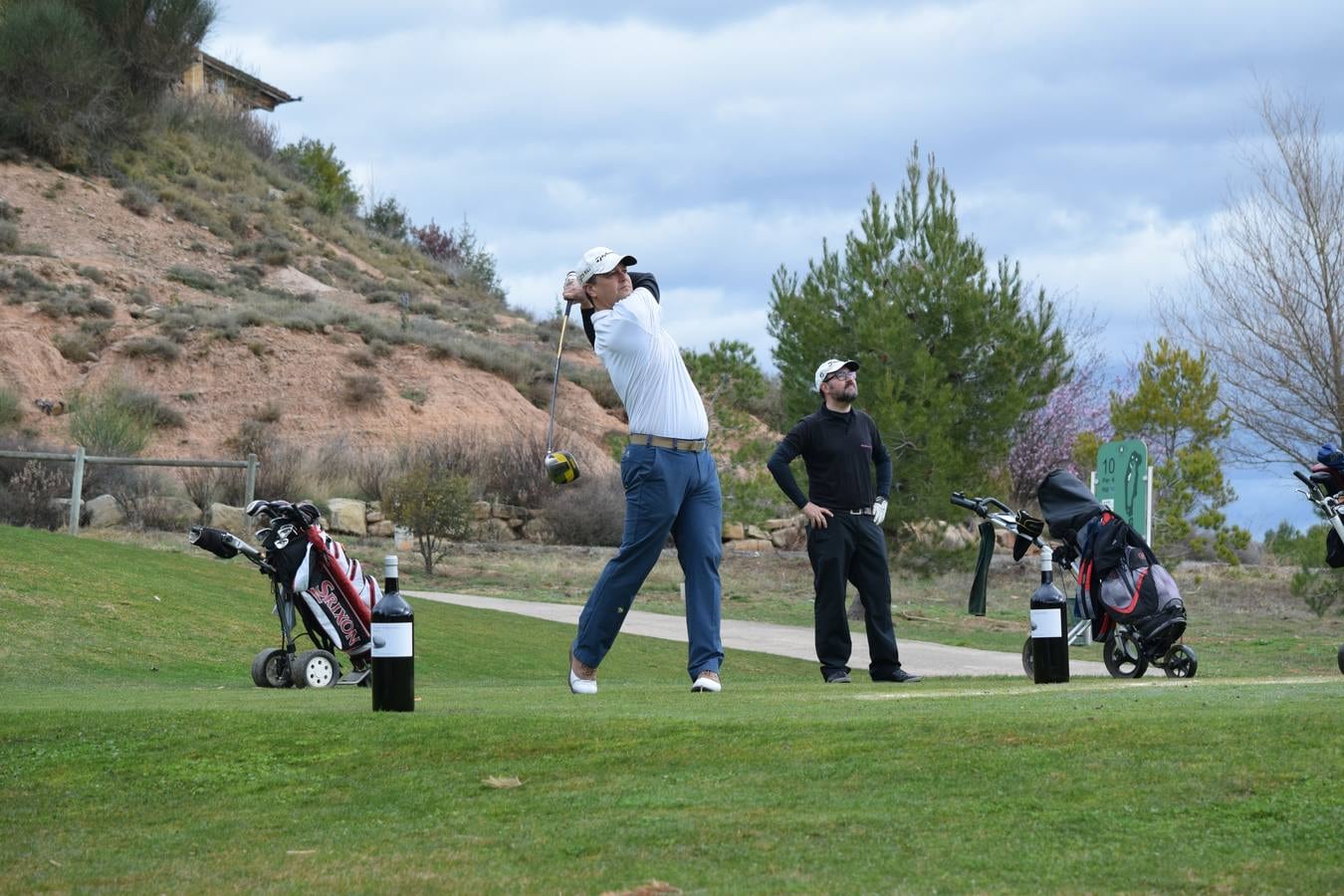 Los jugadores disfrutaron de un gran día en el egundo torneo de la Liga de Golf y Vino organizada por lomejordelvinoderioja.