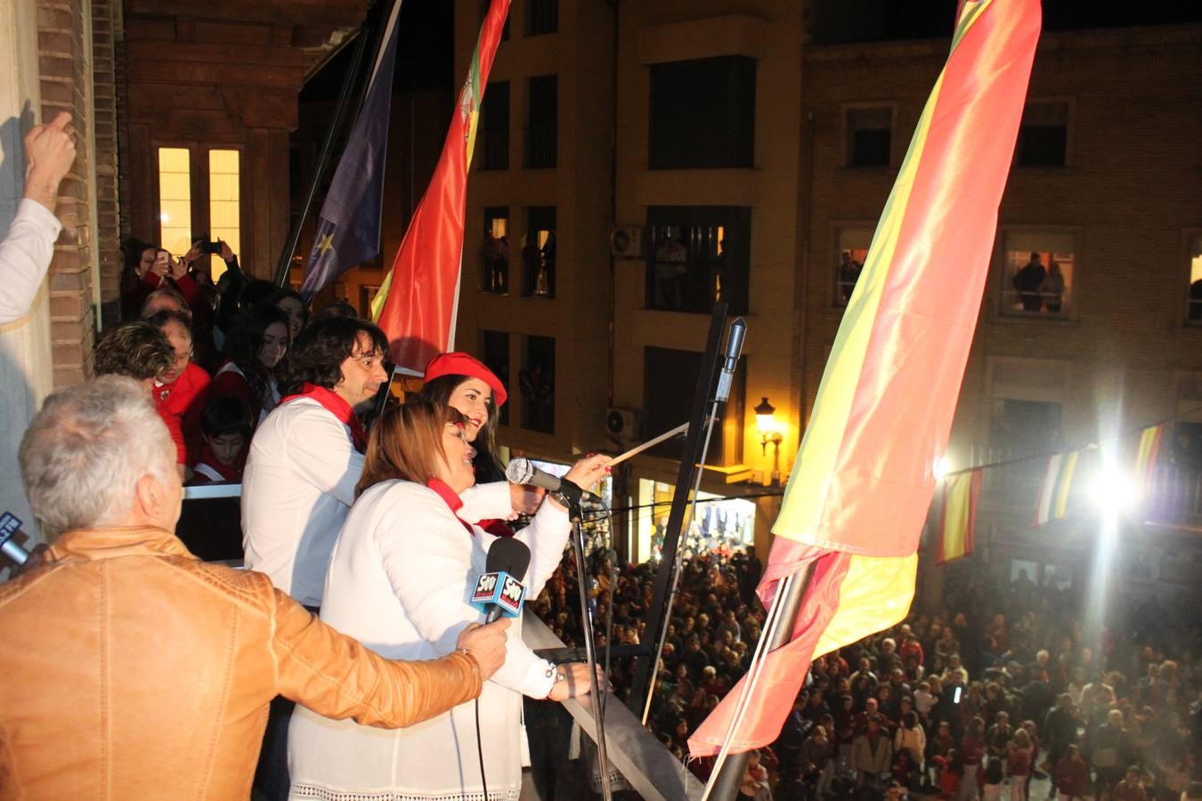 El lanzamiento de la 'bomba' abrió la noche del jueves 72 horas de fuestas de San José en Arnedo