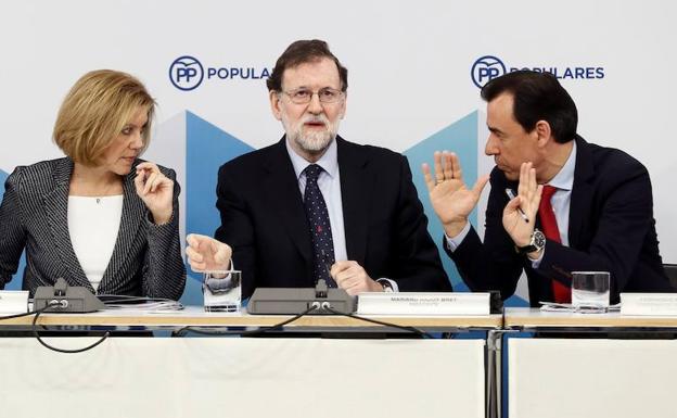 Dolores de Cospedal, Mariano Rajoy y Fernando Martínez-Maillo, durante la reunión del Comité Ejecutivo Nacional.