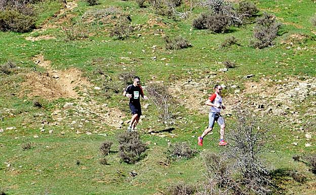 Dos corredores por el Barranco Perdido 
