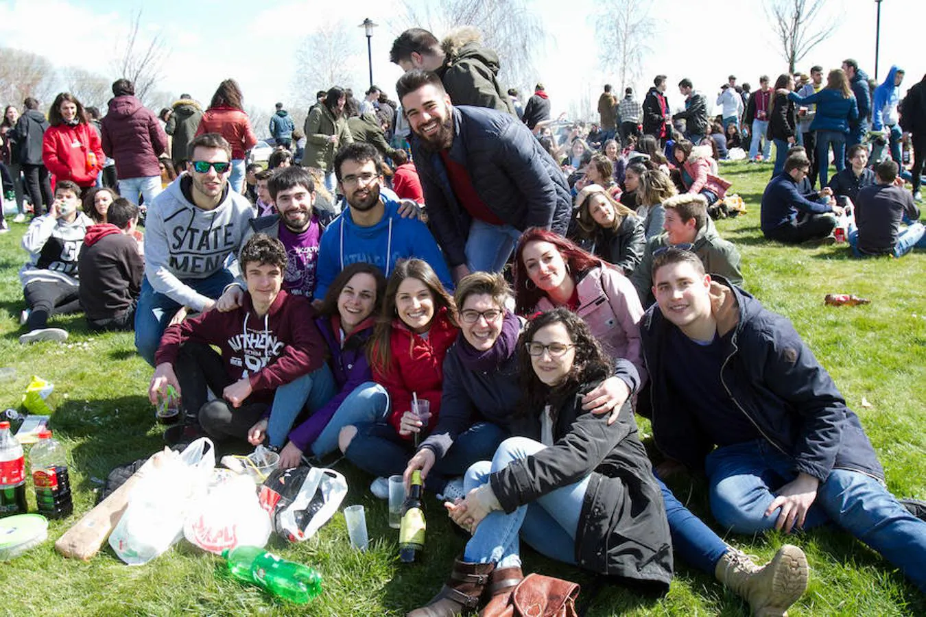 La fieta de Peritos goza del privilegio de ser una de la de mayor poder de convocatoria de cuantas se montan en el entorno universitario. La jornada de hoy ha vuelto a ponerlo de relieve y, si además, se apunta el sol, el deseado sol, la fiesta ha sido completa.