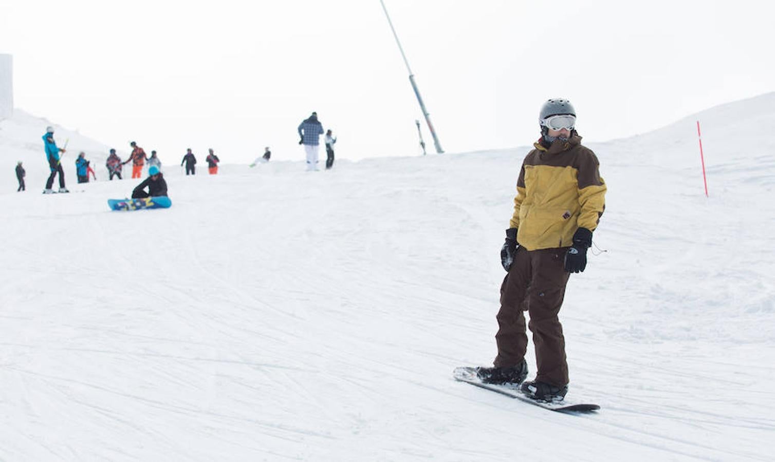 Las nevadas de los últimos días y la proximidad de las fiestas de Semana Santa permiten ser optimistas en la capacidad de convocatoria de turistas y esquiadores en la estación de esquí de Valdecaray.