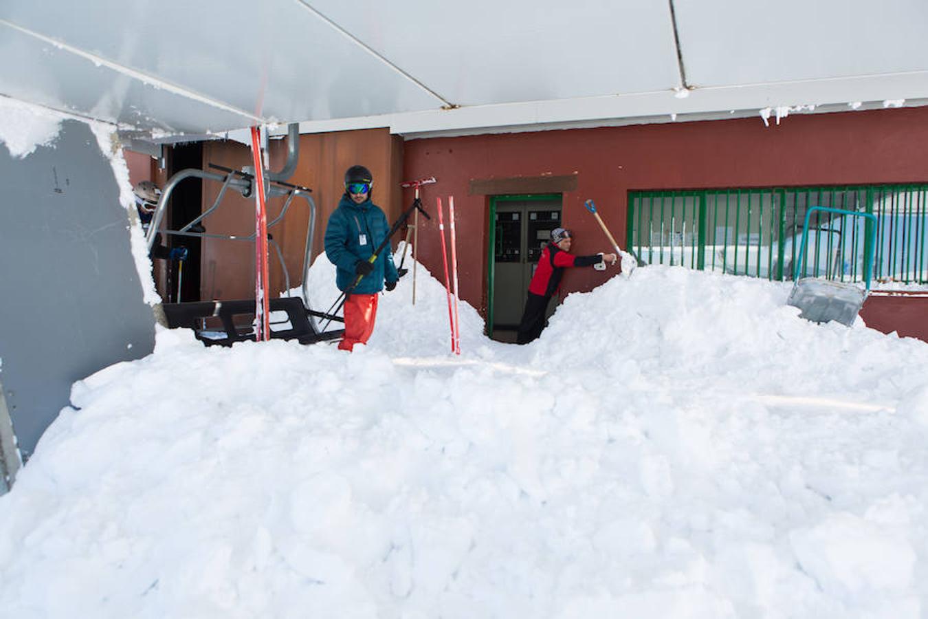 Las nevadas de los últimos días y la proximidad de las fiestas de Semana Santa permiten ser optimistas en la capacidad de convocatoria de turistas y esquiadores en la estación de esquí de Valdecaray.