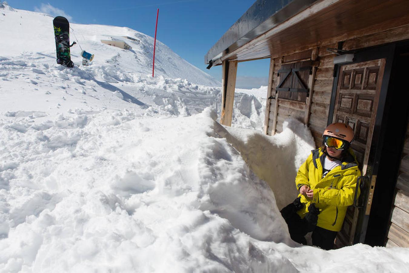 Las nevadas de los últimos días y la proximidad de las fiestas de Semana Santa permiten ser optimistas en la capacidad de convocatoria de turistas y esquiadores en la estación de esquí de Valdecaray.