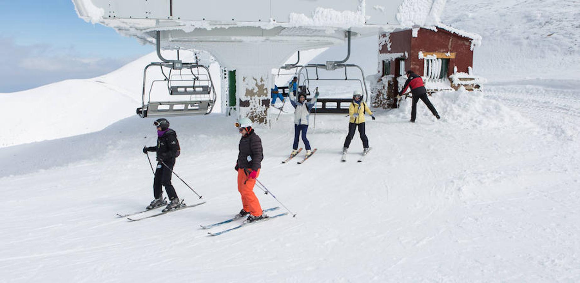 Las nevadas de los últimos días y la proximidad de las fiestas de Semana Santa permiten ser optimistas en la capacidad de convocatoria de turistas y esquiadores en la estación de esquí de Valdecaray.