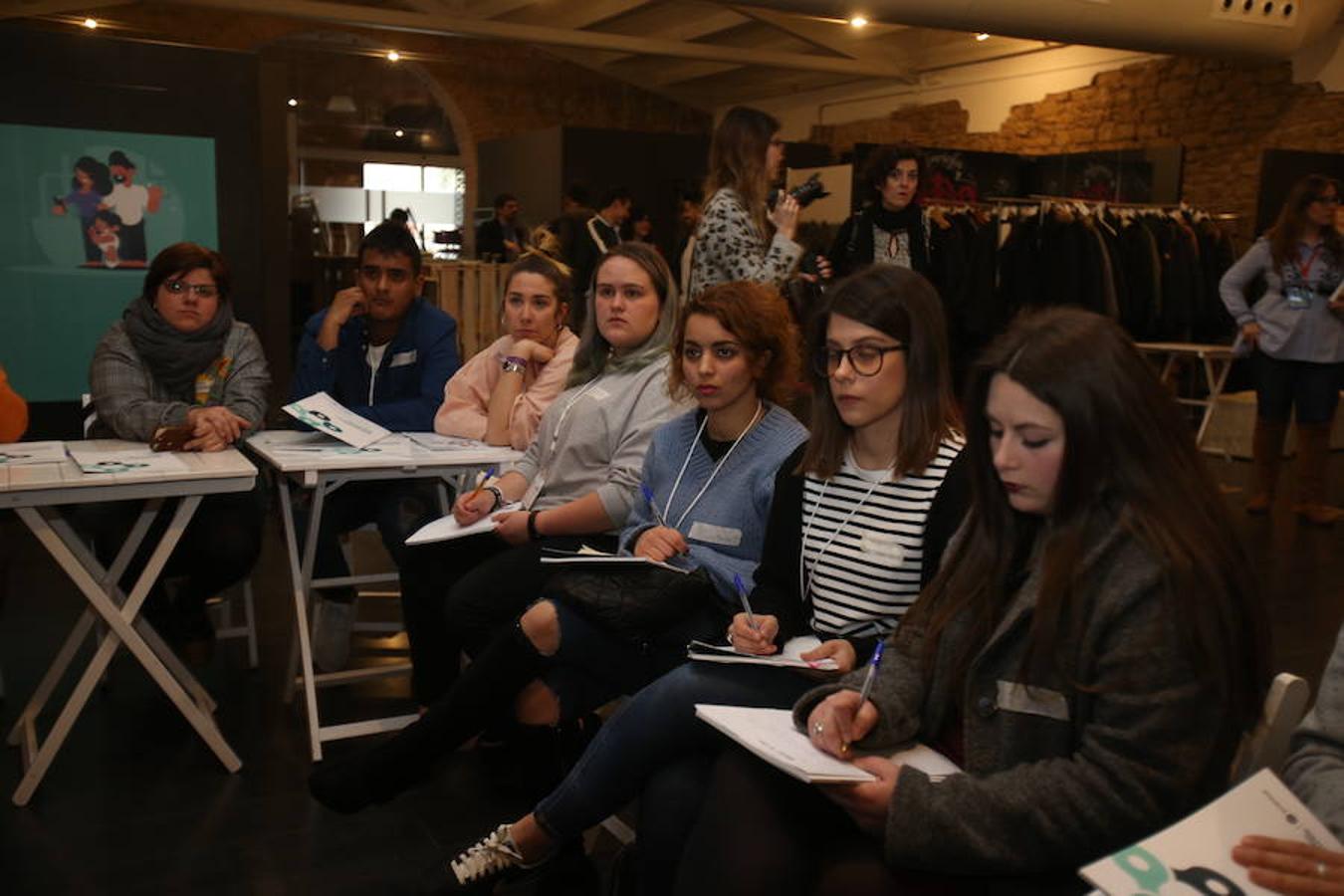 El Foro por la Emancipación ha celebrado esta tarde varios talleres dirigidos a los jóvenes como el de familia, educación, emprendimiento/empleo y vivienda
