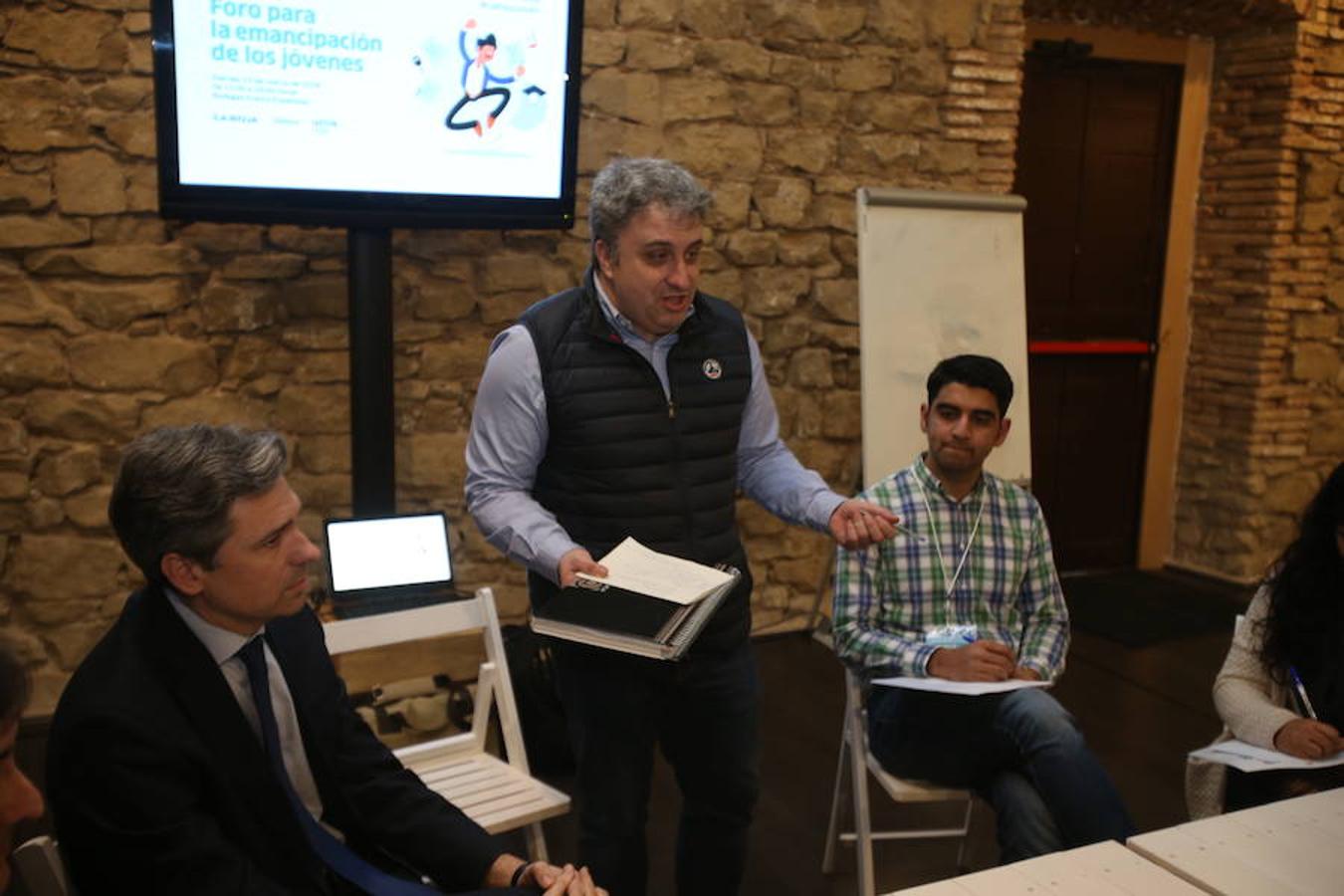 El Foro por la Emancipación ha celebrado esta tarde varios talleres dirigidos a los jóvenes como el de familia, educación, emprendimiento/empleo y vivienda