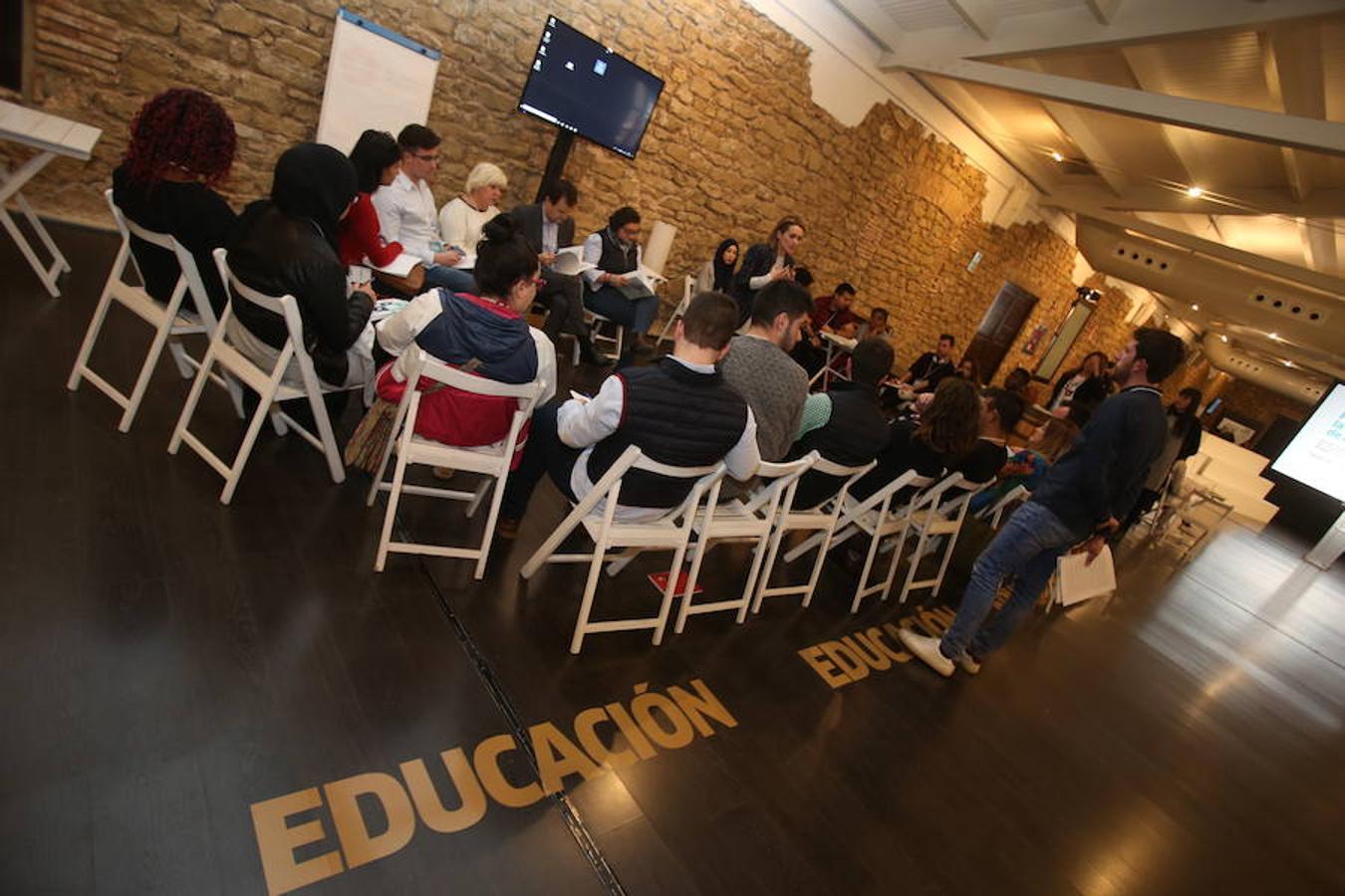 El Foro por la Emancipación ha celebrado esta tarde varios talleres dirigidos a los jóvenes como el de familia, educación, emprendimiento/empleo y vivienda