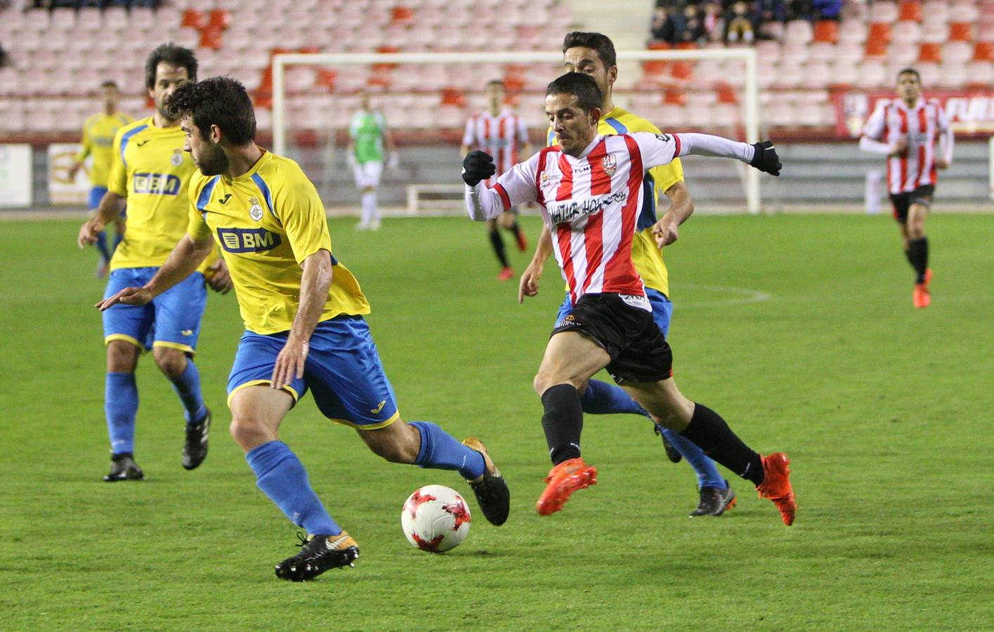 Imágenes del partido disputado en Las Gaunas, que concluyó con victoria de la UD Logroñés por 2-0.