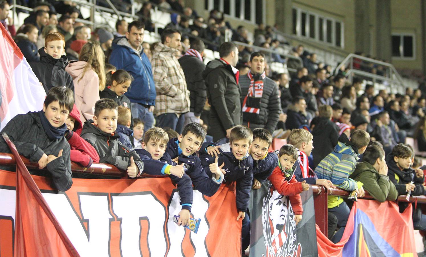 Imágenes del partido disputado en Las Gaunas, que concluyó con victoria de la UD Logroñés por 2-0.