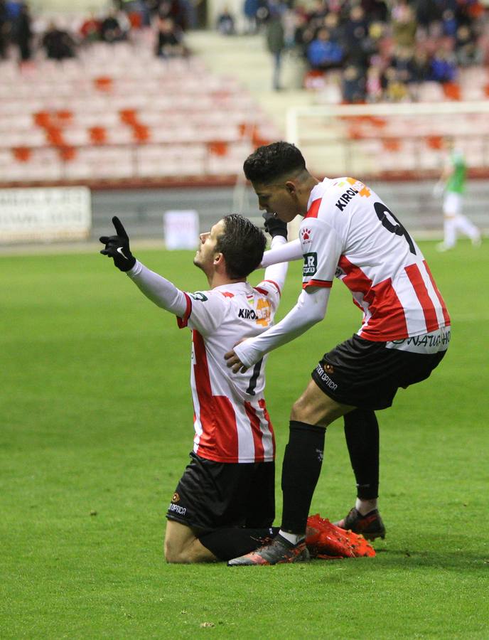 Imágenes del partido disputado en Las Gaunas, que concluyó con victoria de la UD Logroñés por 2-0.