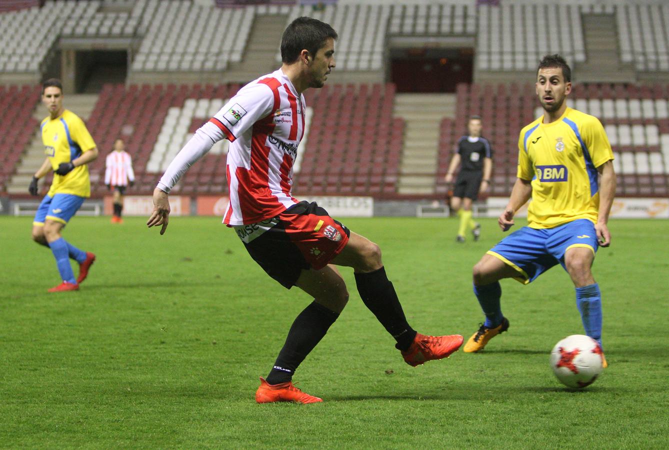 Imágenes del partido disputado en Las Gaunas, que concluyó con victoria de la UD Logroñés por 2-0.