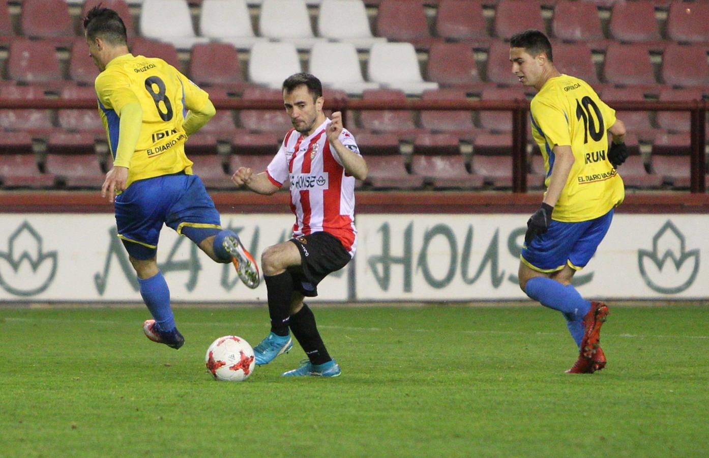 Imágenes del partido disputado en Las Gaunas, que concluyó con victoria de la UD Logroñés por 2-0.