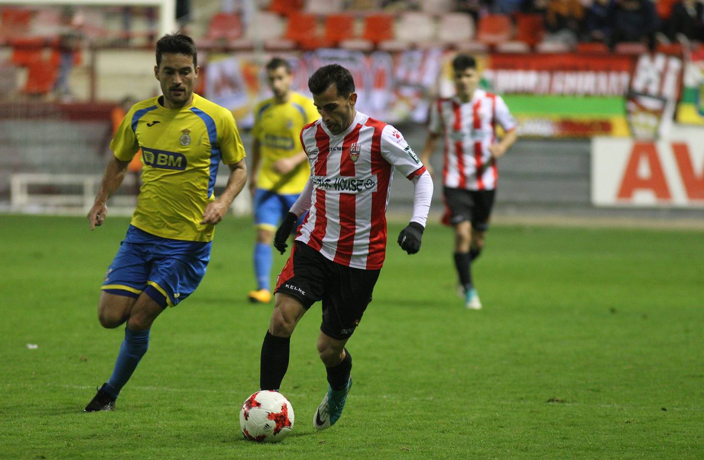 Imágenes del partido disputado en Las Gaunas, que concluyó con victoria de la UD Logroñés por 2-0.