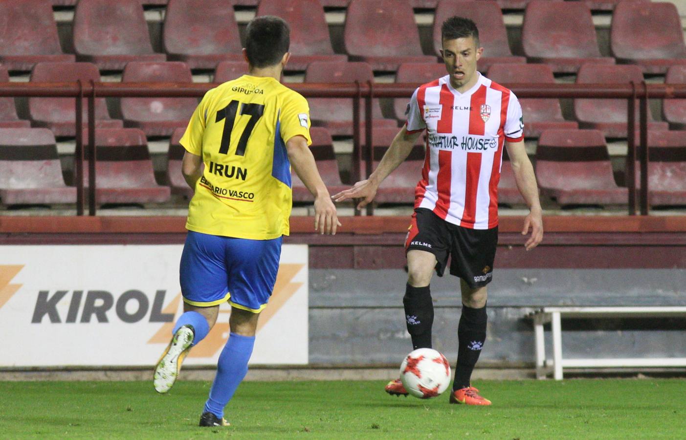 Imágenes del partido disputado en Las Gaunas, que concluyó con victoria de la UD Logroñés por 2-0.