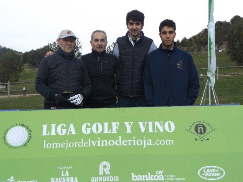 Imágenes de los participantes momentos antes de comenzar la jornada de la Liga de Golf y Vino.