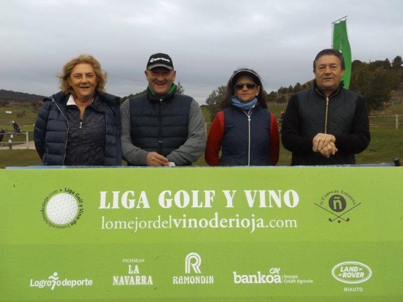 Imágenes de los participantes momentos antes de comenzar la jornada de la Liga de Golf y Vino.