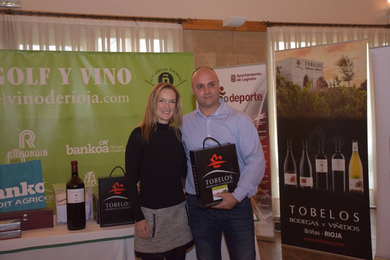 Los ganadores del tercer torneo de la Liga de Golf y Vino recibieron sus premios.