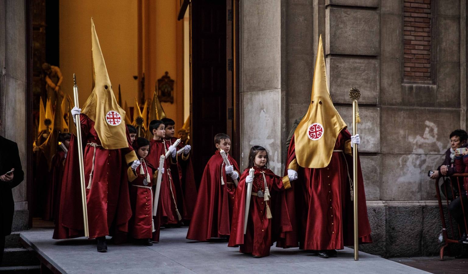 Fotos: Semana Santa en Logroño: Viacrucis procesional de la Cofradía de la Flagelación