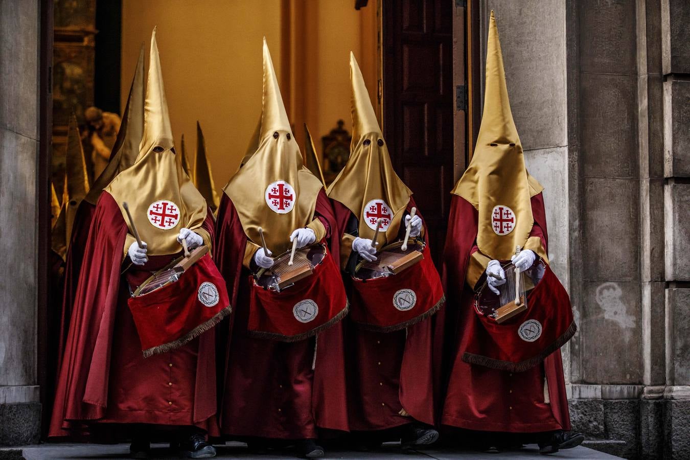 Fotos: Semana Santa en Logroño: Viacrucis procesional de la Cofradía de la Flagelación