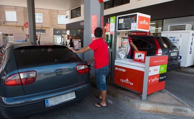 La salida de Semana Santa con el combustible más caro desde el 2014