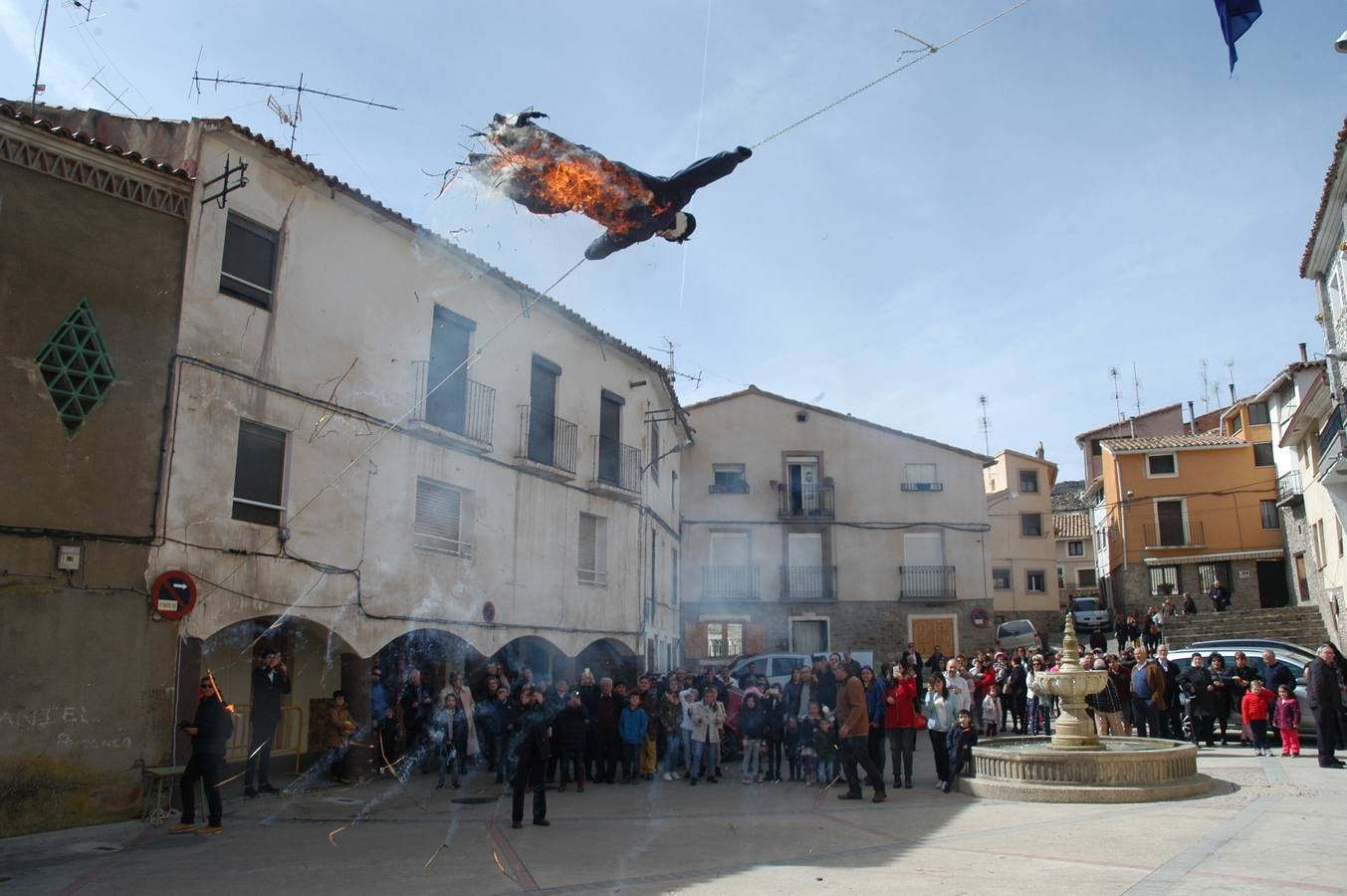 Fotos: Quema de Judas en Cornago y Valdeperillo