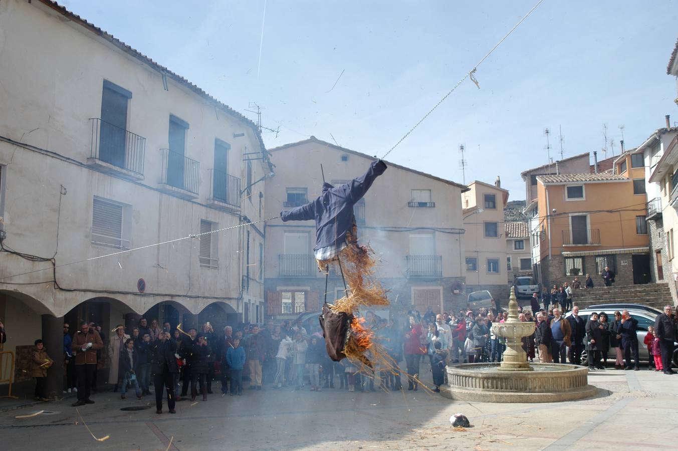 Fotos: Quema de Judas en Cornago y Valdeperillo