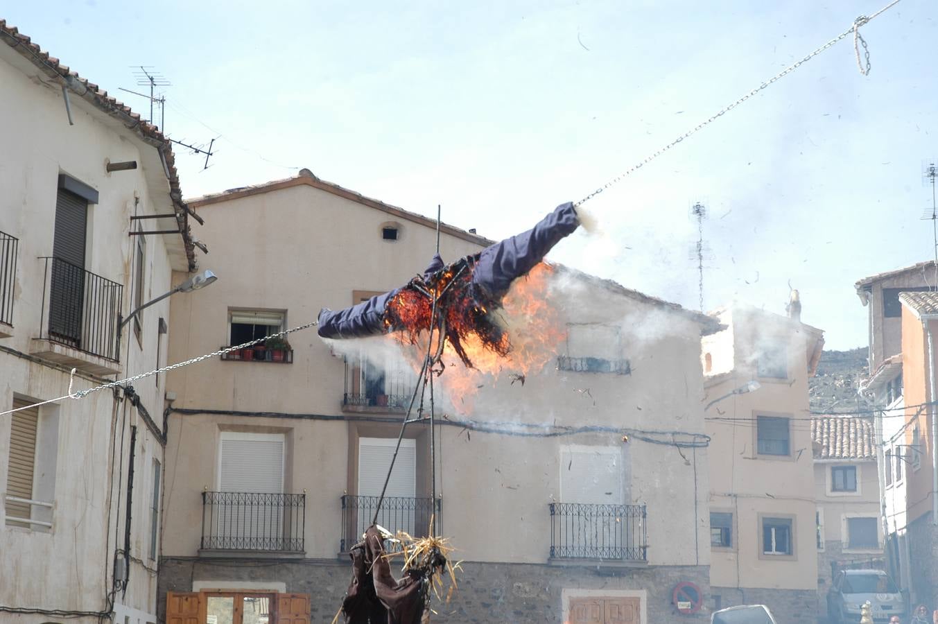 Fotos: Quema de Judas en Cornago y Valdeperillo