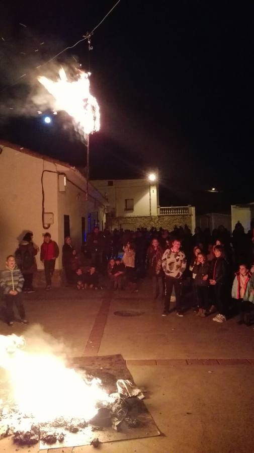 Fotos: Quema de Judas y taller de Judas en El Redal