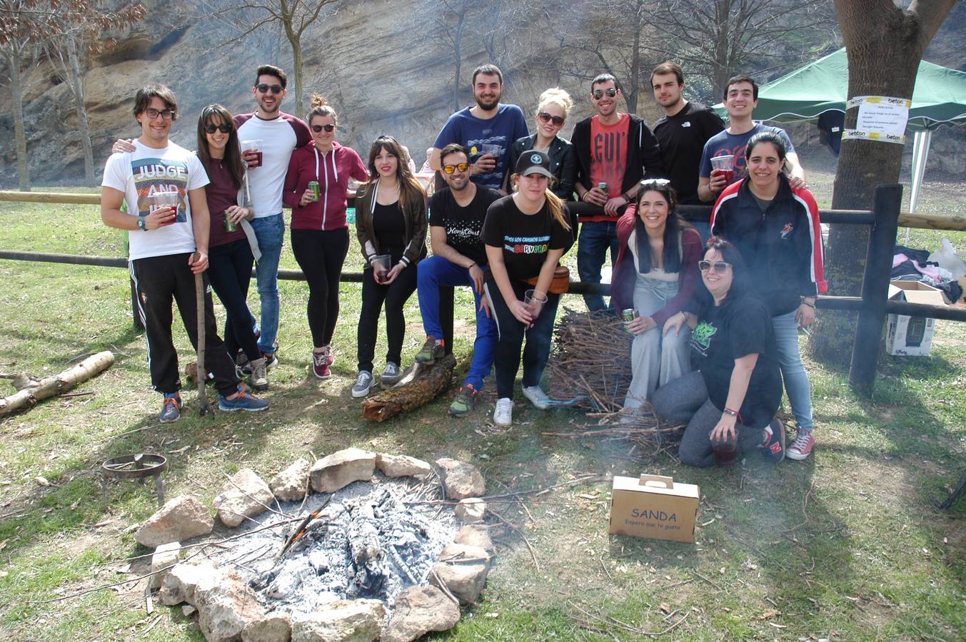 Las cuadrillas van al prado de Clunia, en Aguilar del Río Alhama (lugar donde estaba la toma) para comer calderetes y disfrutar de una jornada campestre