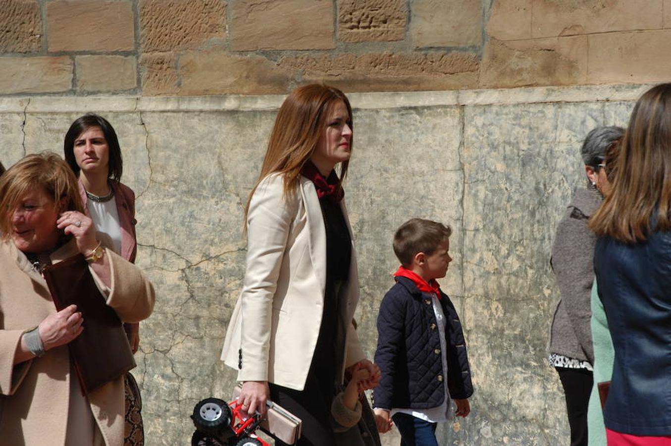 Imágenes de la procesión de la Virgen de la Anunciación con motivo del día grande de las fiestas patronales de El Villar de Arnedo.