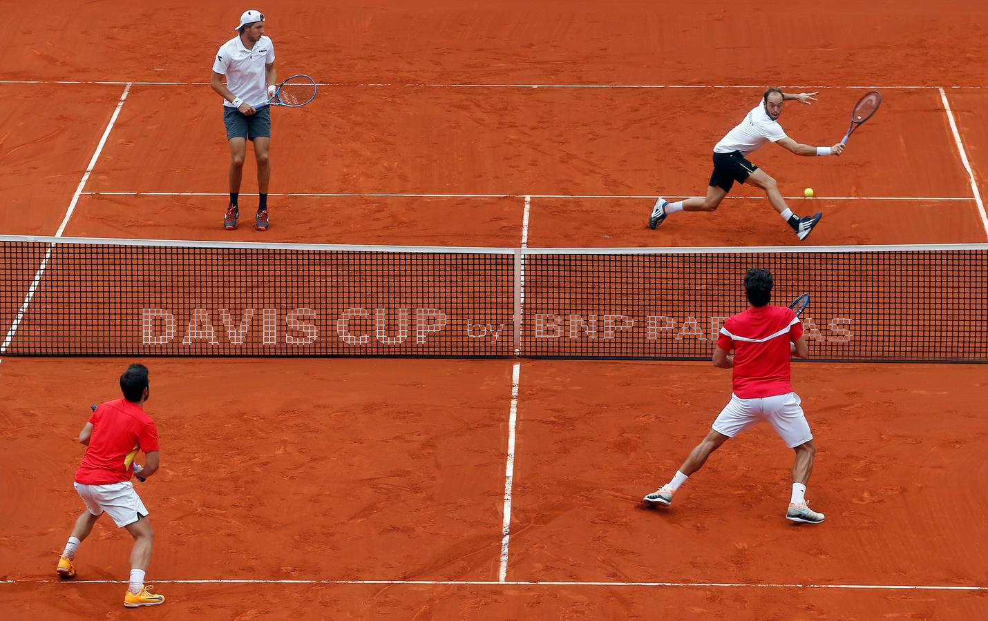 El punto de dobles lo han disputado Feliciano López y Marc López, por parte de España y Jan-Lennard Struff y Tim Puetz, por Alemania. 