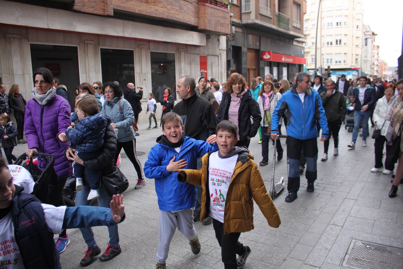 Las familias fueron las protagonistas el domingo en la XVI Carrera popular contra la Droga y por la Salud en Arnedo.