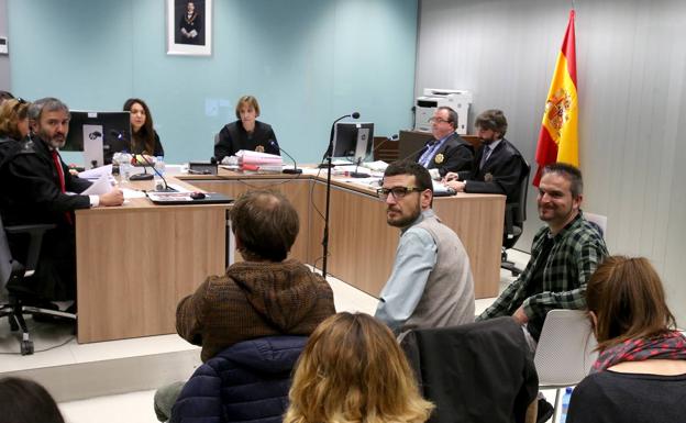 Pablo y Jorge, en primer plano, a su llegada al Palacio de Justicia