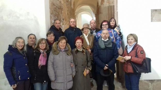Participantes en la visita guiada a la basílica. :: L.R.