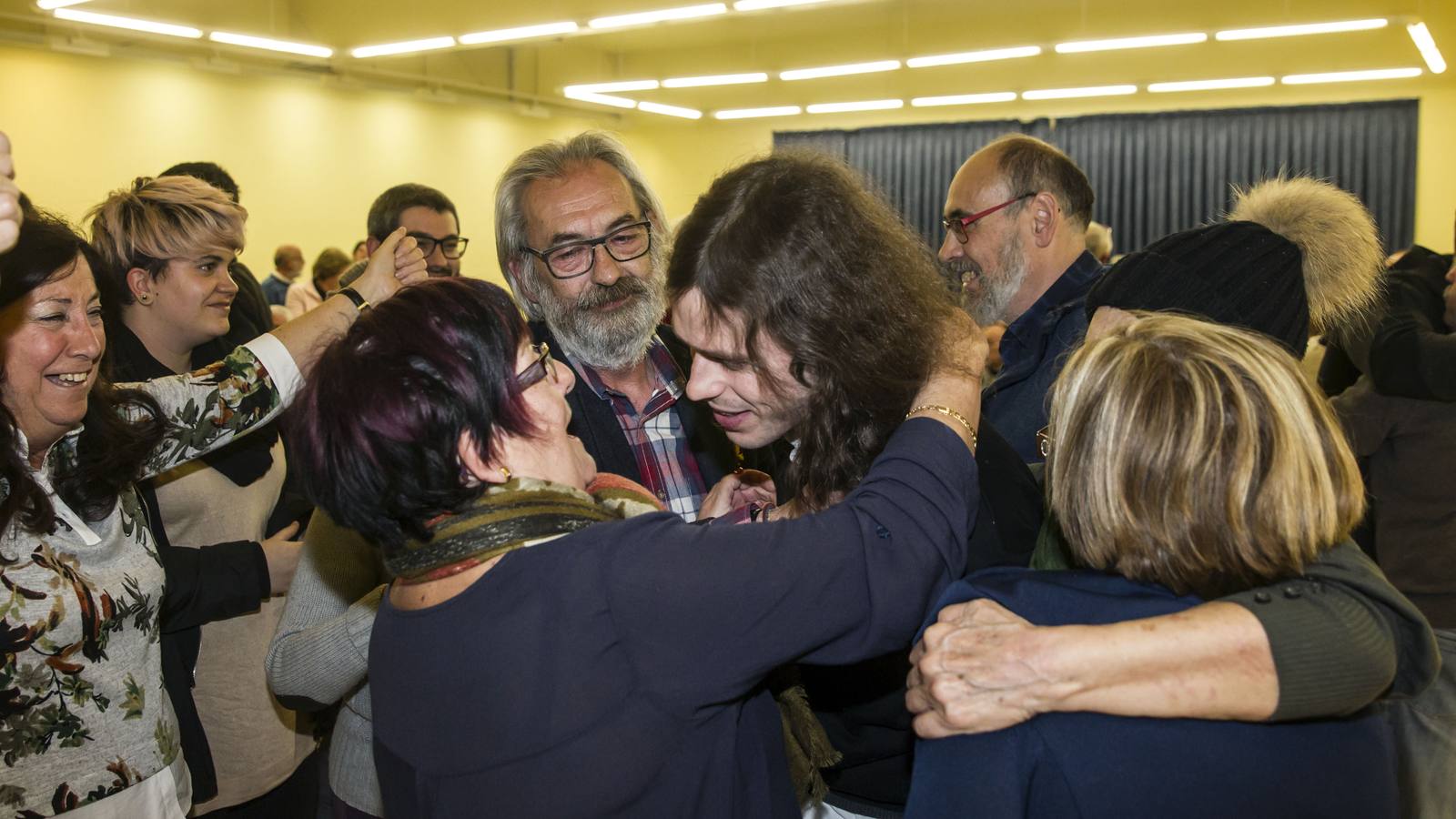 Imágenes de la asamblea de Cambia Logroño, que votó a favor de que Gonzalo Peña continúe como concejal del Ayuntamiento logroñés.
