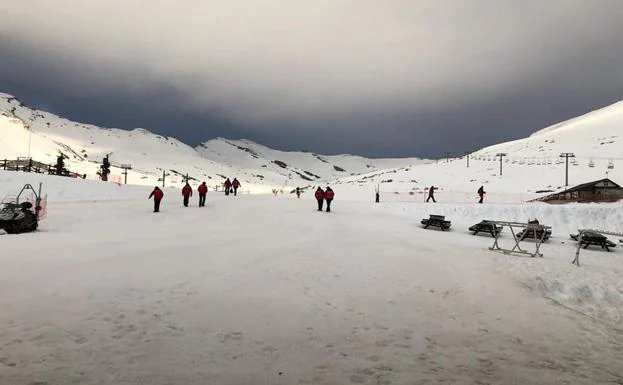 El viento no ha impedido que Alto Campoo continúe abierta a estas alturas