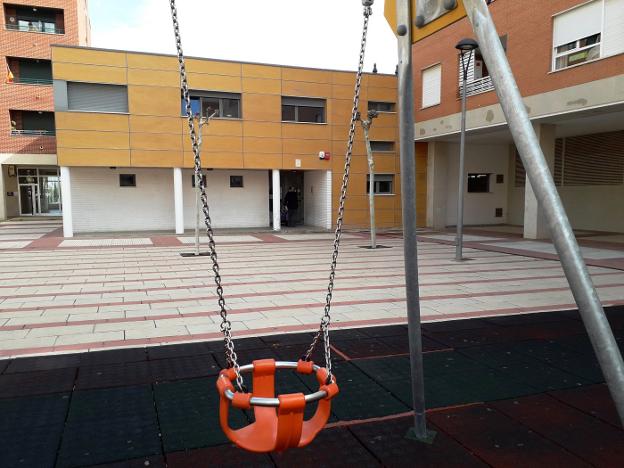 Parque frente a la escuela infantil municipal 'Santos Mártires'. :: i.á. 