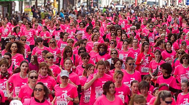 Campeonas. Impresionante marea de color a la carrera.
