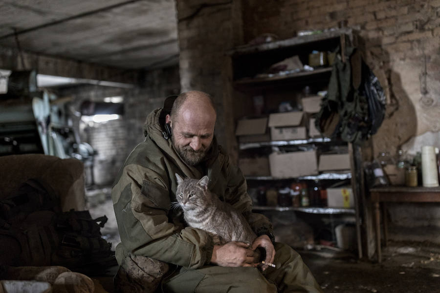En el este de Ucrania, soldados y civiles combaten el aburrimiento atrapados en un conflicto armado con los separatistas de Donetsk que cumple ahora cuatro años y no tiene visos de terminar