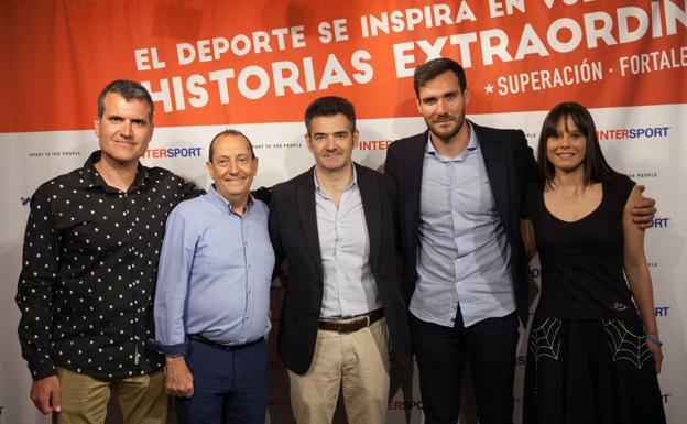Albert Navarro, Juan Vicente del Álamo, Patxi Fernández, Director General Intersport España, Saúl Craviotto y Patricia González. 